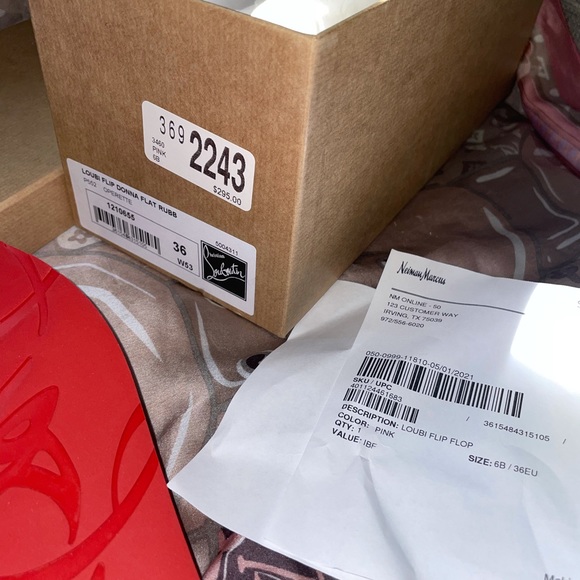 ❤️ SOLD Pink spike Christian Louboutin flip flops - Picture 5 of 11